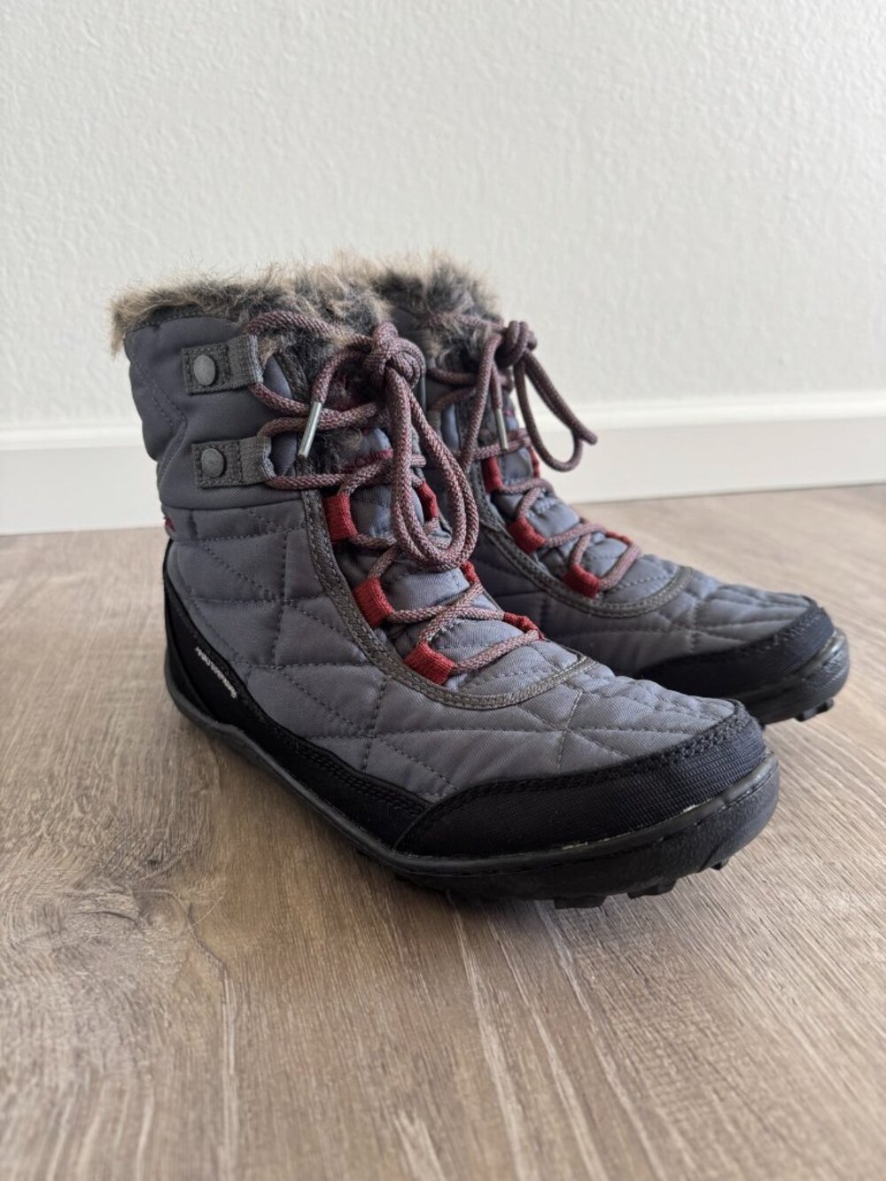 Columbia Women’s Minx Shorty III Boot | Winter Snow | Graphite/Deep | Size 8.5